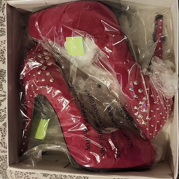 Shoes - Picture 5 of 5